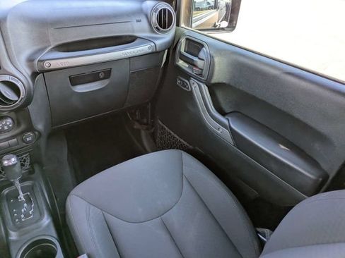 Used 2018 Jeep Wrangler Sport AWD/4WD image 15