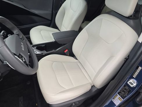 Used 2023 Kia Niro EX FWD image 14