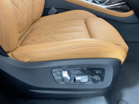 Certified 2023 BMW X7 xDrive40i w/ Climate Comfort Package image 33