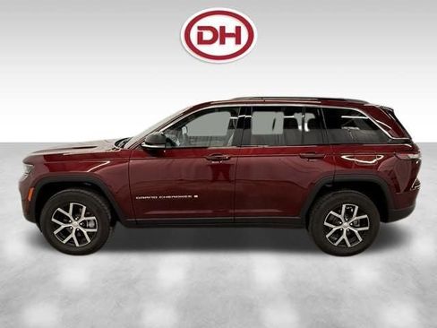 Used 2025 Jeep Grand Cherokee Limited w/ Trailer Tow Package AWD/4WD image 10