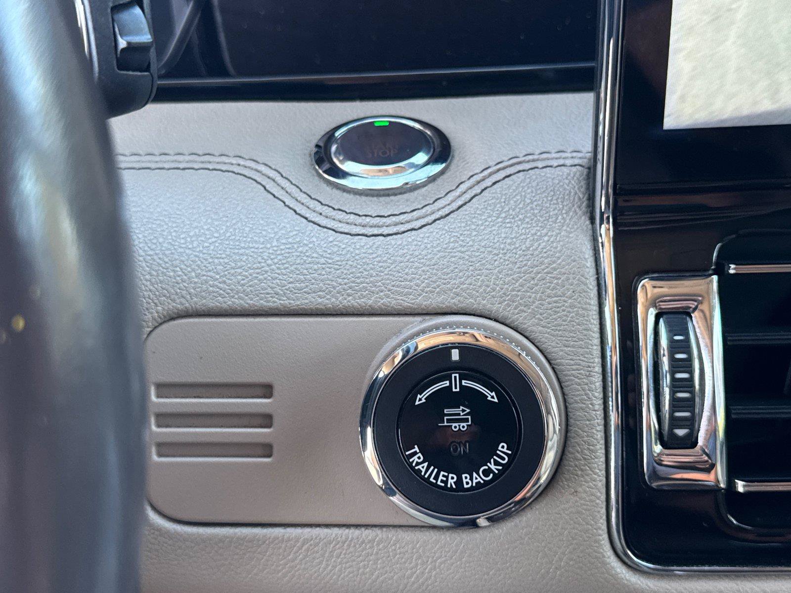 Used 2022 Lincoln Navigator L Reserve AWD/4WD image 29