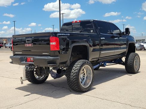 Used 2017 GMC Sierra 2500 Denali w/ Duramax Plus Package AWD/4WD image 4