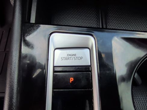 Used 2024 Volkswagen Atlas SE FWD image 23