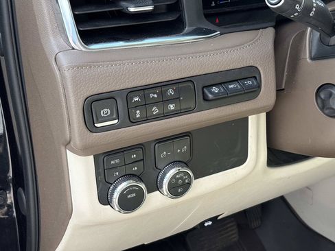Used 2023 GMC Yukon Denali AWD/4WD image 18