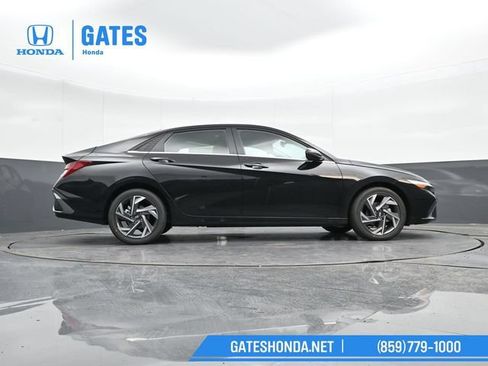 Used 2025 Hyundai Elantra Limited w/ Cargo Package FWD image 44