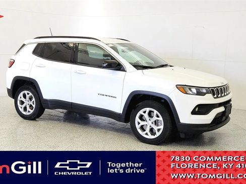 Used 2024 Jeep Compass Latitude AWD/4WD image 1