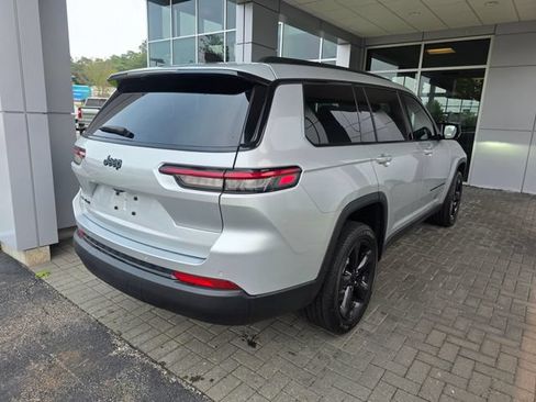 Used 2023 Jeep Grand Cherokee L Laredo AWD/4WD image 4