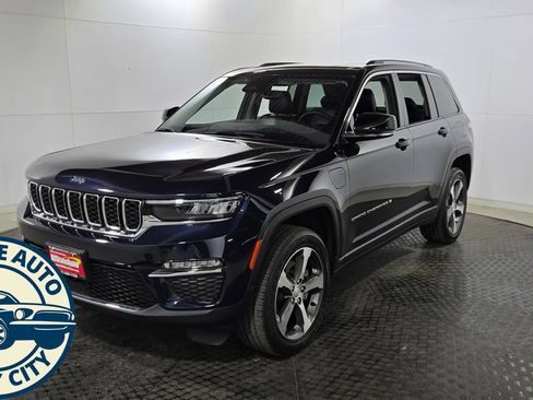 Used 2023 Jeep Grand Cherokee 4WD 4xe image 3