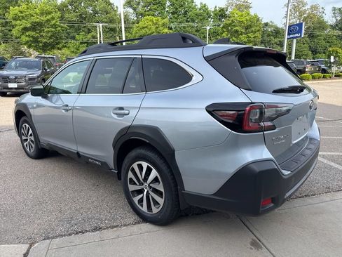 Used 2023 Subaru Outback Premium AWD/4WD image 4