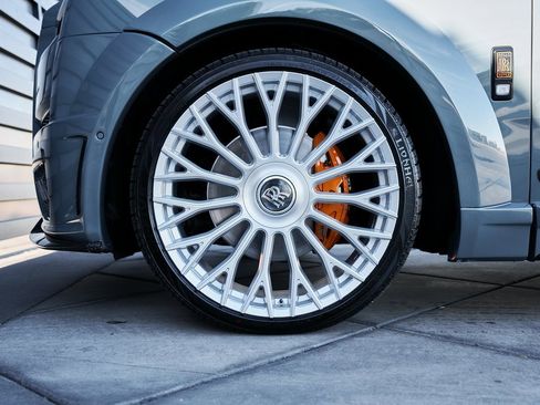 Used 2025 Rolls-Royce Cullinan image 3