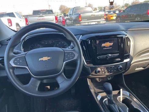 Used 2021 Chevrolet Traverse LS image 8