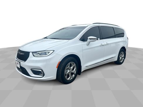 Used 2022 Chrysler Pacifica Limited image 5