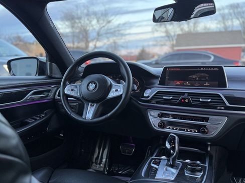 Used 2020 BMW 750i xDrive w/ Executive Package AWD/4WD image 21