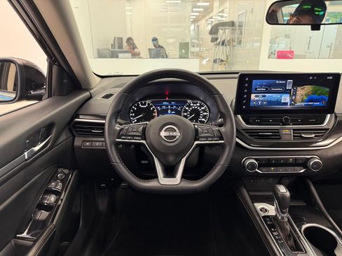 Used 2024 Nissan Altima 2.5 SR w/ SR Premium Package FWD image 17