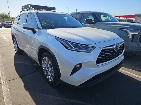 Certified 2021 Toyota Highlander Limited image 4