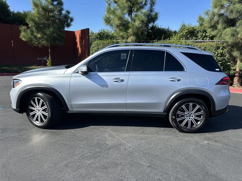 Used 2025 Mercedes-Benz GLE 450e 4MATIC image 3