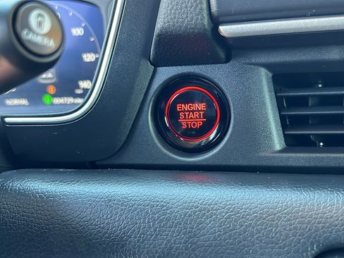 Used 2025 Honda Pilot Elite image 25