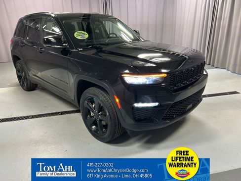 Used 2023 Jeep Grand Cherokee Limited w/ Luxury Tech Group II image 1