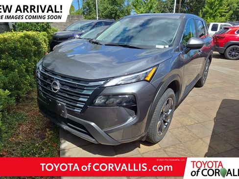 Used 2025 Nissan Rogue SV FWD image 1