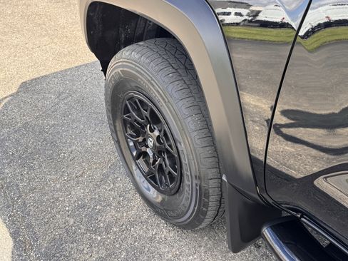Used 2022 Toyota Tacoma SR w/ SX Package AWD/4WD image 9
