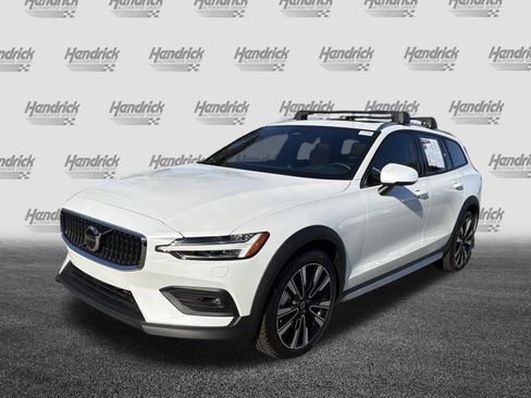 Used 2026 Volvo V60 B5 Cross Country Ultra w/ Protection Package Premier AWD/4WD image 5
