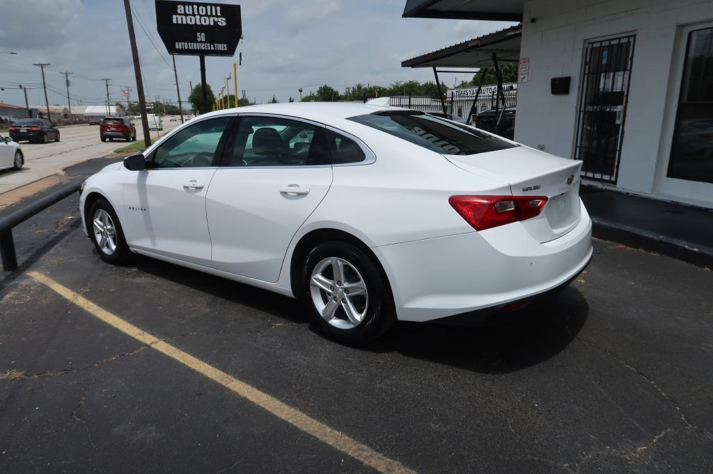 Used 2023 Chevrolet Malibu LT w/ Driver Confidence Package FWD image 4