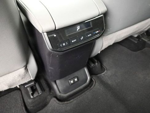 Used 2021 Toyota Highlander XLE FWD image 27