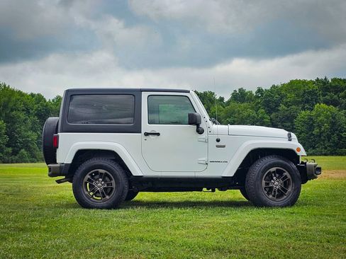 Used 2017 Jeep Wrangler Sahara AWD/4WD image 2