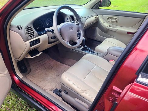 Used 2001 Oldsmobile Intrigue GL w/ Premium Leather Pkg image 12