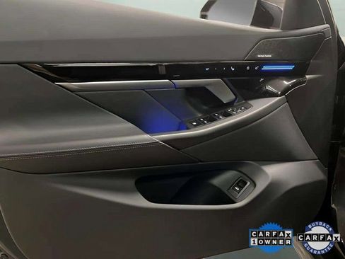 Used 2025 BMW 530i xDrive image 14