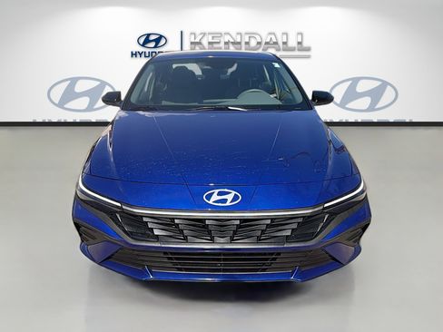 Used 2025 Hyundai Elantra Sport FWD image 2