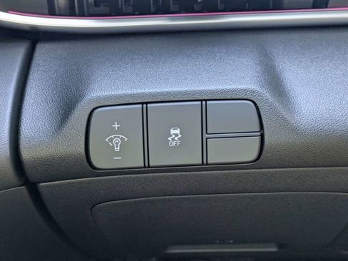 Used 2024 Hyundai Elantra SEL FWD image 21