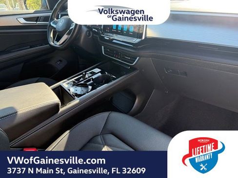 Certified 2025 Volkswagen Atlas Cross Sport SE image 9