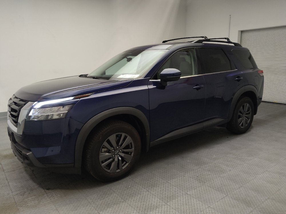 Used 2022 Nissan Pathfinder SV FWD image 2