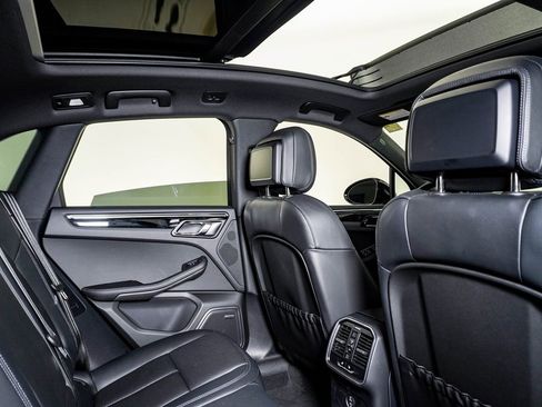 Certified 2025 Porsche Macan image 16