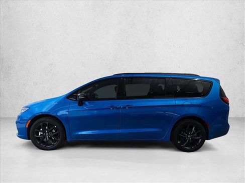 New 2026 Chrysler Pacifica Select FWD image 5