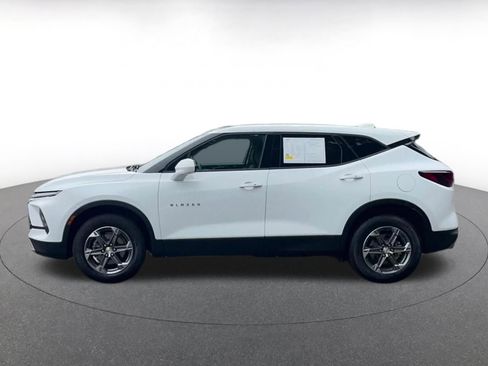 Used 2025 Chevrolet Blazer LT FWD image 9