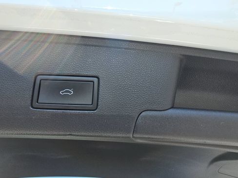 Used 2023 Volkswagen Atlas Cross Sport SE FWD image 13