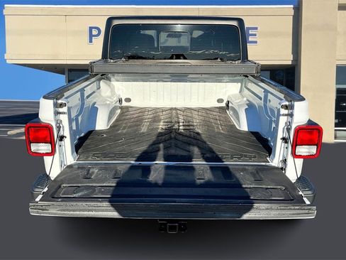 Used 2022 Jeep Gladiator Sport image 7