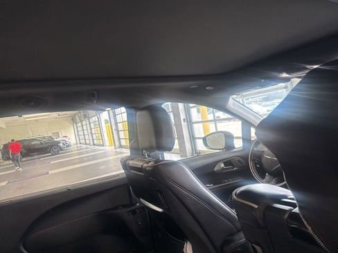Used 2018 Chrysler Pacifica Limited w/ Advanced Safetytec Group FWD image 15