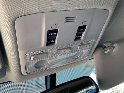 Used 2013 Toyota RAV4 Limited image 32