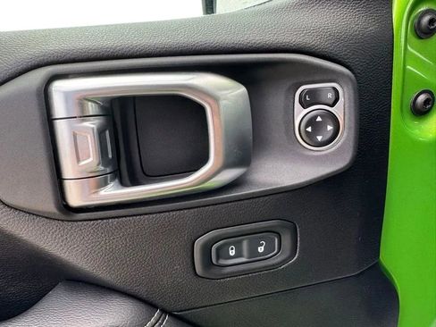 Used 2019 Jeep Wrangler Unlimited Sahara w/ Dual Top Group AWD/4WD image 11