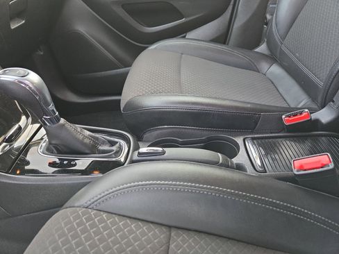 Used 2021 Buick Encore Preferred w/ Safety Package image 22