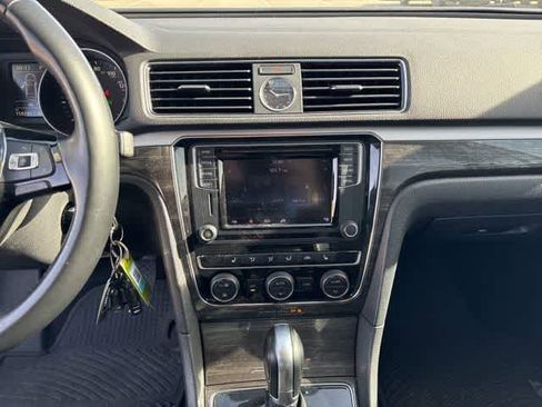 Used 2016 Volkswagen Passat 1.8T SE w/ Lighting Package (P06) image 19