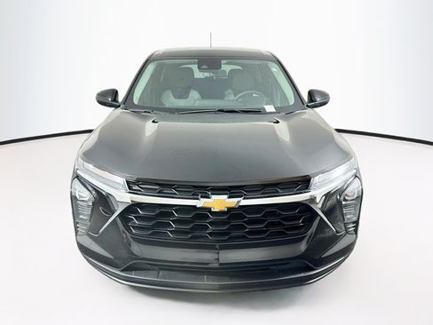 Used 2024 Chevrolet Trax LS w/ LS Convenience Package FWD image 2