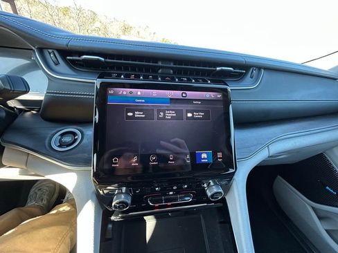 Used 2021 Jeep Grand Cherokee L Overland w/ Luxury Tech Group IV image 38