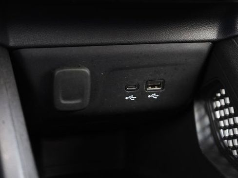 Used 2025 Chevrolet TrailBlazer LT AWD/4WD image 24