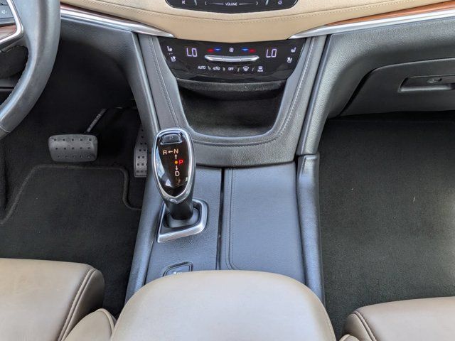 Used 2017 Cadillac XT5 Platinum w/ Driver Assist Package AWD/4WD image 18