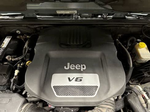 Used 2014 Jeep Wrangler Unlimited Sahara w/ Dual Top Group AWD/4WD image 12