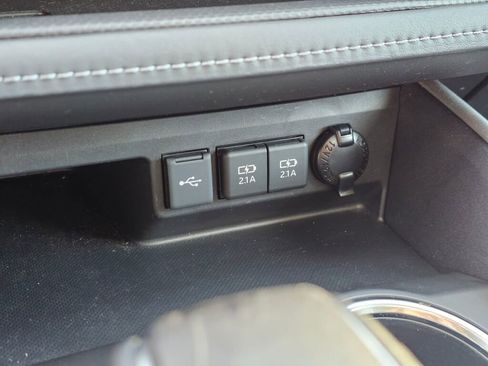 Used 2020 Toyota Highlander XLE image 40